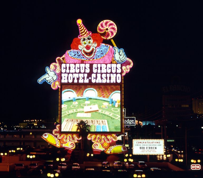 Знаменитая вывеска казино Circus Circus