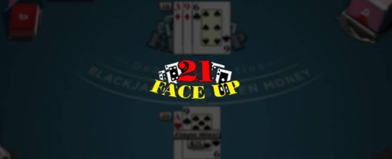 Надпись Face Up 21 Blackjack на фоне игрового стола