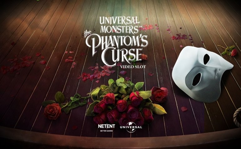 На сцене лежит белая маска и раскиданы розы, а по середине картинки надпись "Universal Monsters: The Phantom's Curse"